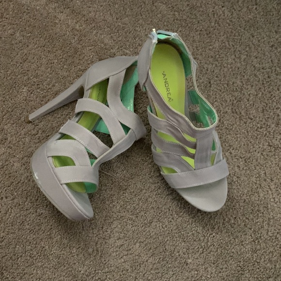 One time use Andrea high heels - Picture 2 of 2